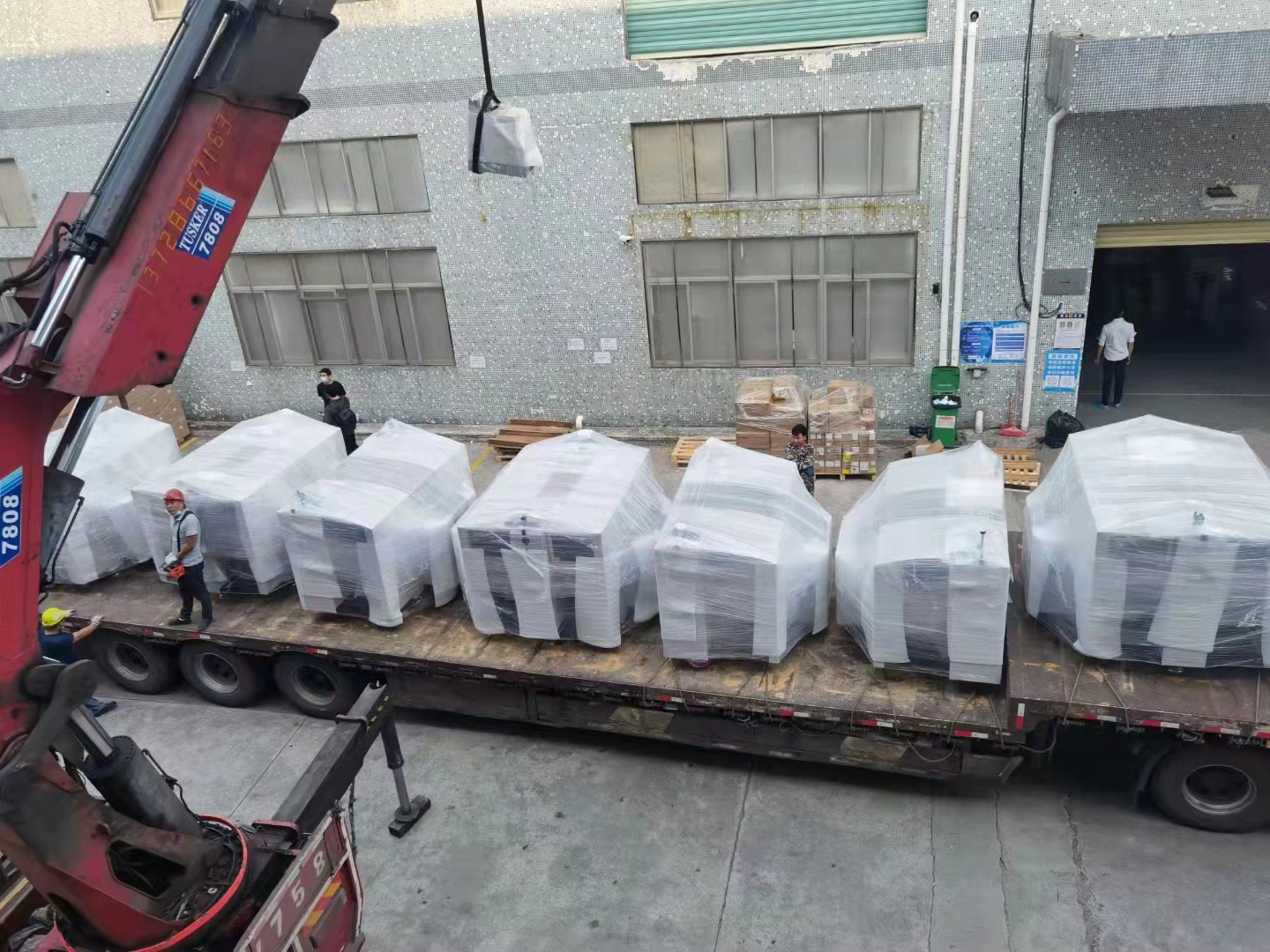 出貨啦，偉鴻創(chuàng)剛到倉庫一月的貼片機(jī)被華東客戶提走
